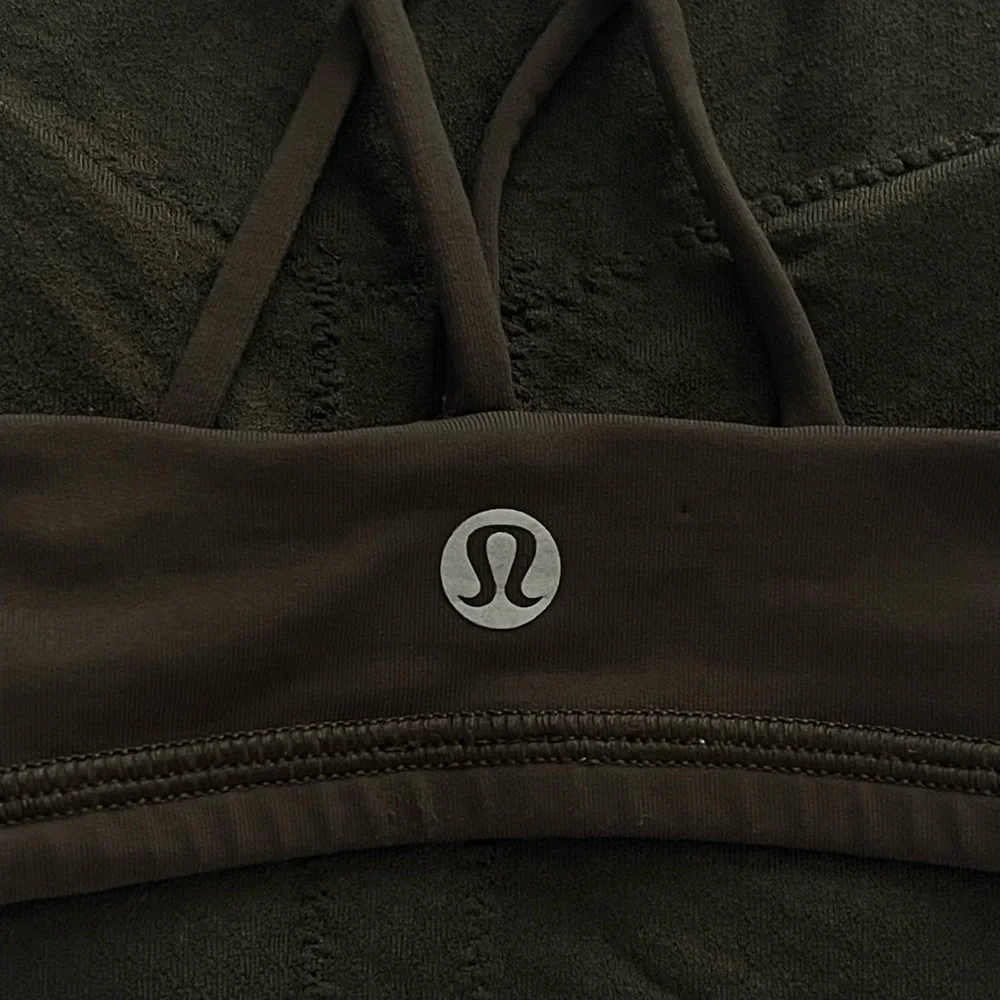 Lululemon Sports Bra Size 2 - Picture 3 of 4